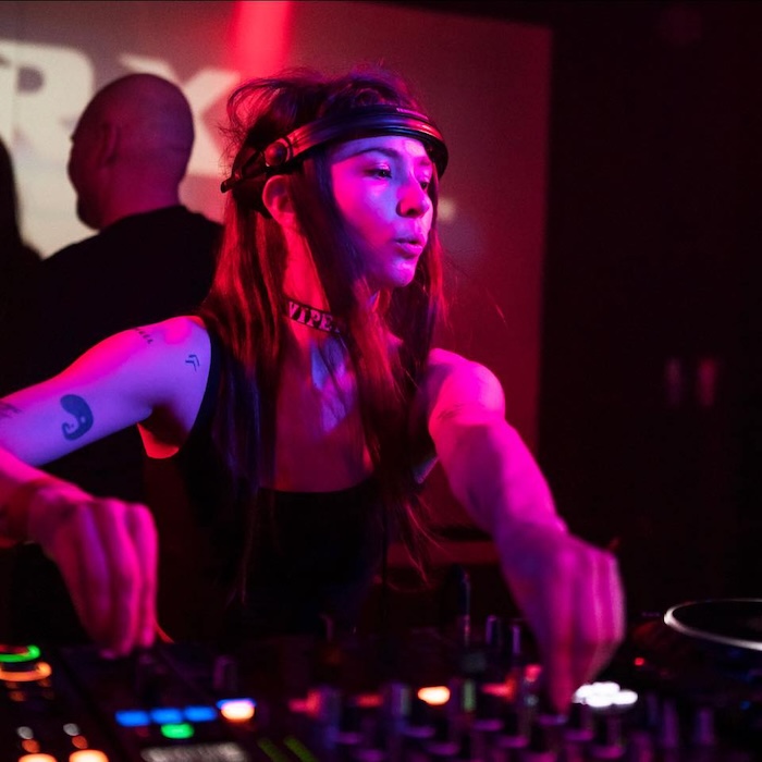rosana rabuza [auge mal beat, hush hush]